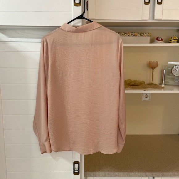 Classic Peach Blouse - Picture 4 of 6